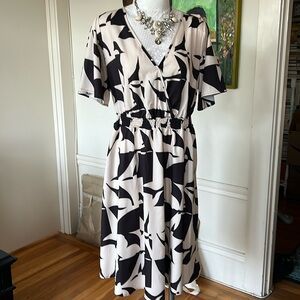 Black/Ivory BloomChic Dress with Pockets, Size 14/16